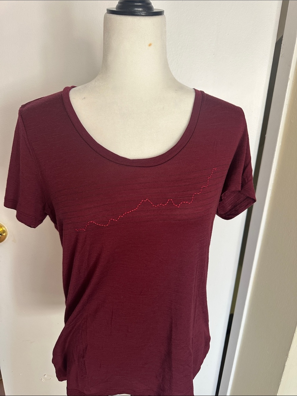 Icebreaker Women's Short-Sleeve Scoop Neck Tee in Burgundy